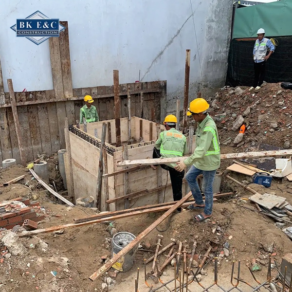 Chi phí giám sát thi công xây dựng công trình chịu tác động ngoại cảnh và nội tại của dự án