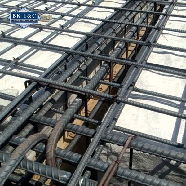 Phun vữa hoặc tiêm epoxy xử lý vết nứt phù hợp với các vết nứt nhỏ, thi công nhanh