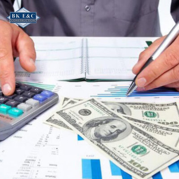 Thẩm tra dự toán gói thầu là quá trình kiểm tra, đánh giá tính chính xác và hợp lý của các khoản chi phí