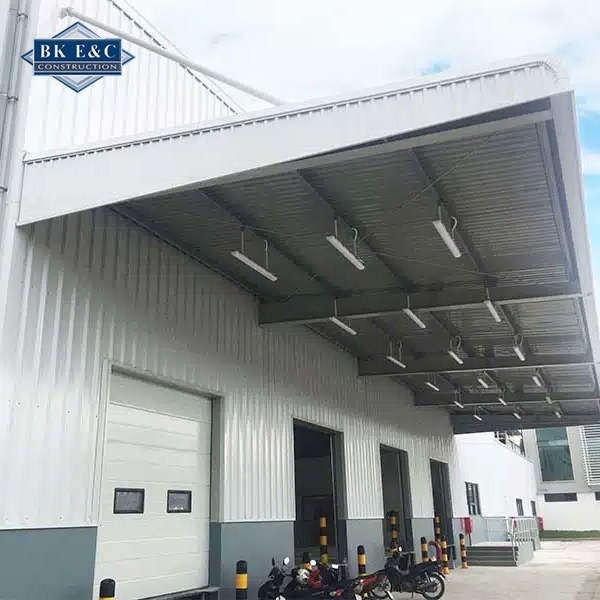 Hệ thống điện phải đáp ứng tải trọng của máy móc và thiết bị công nghiệp.