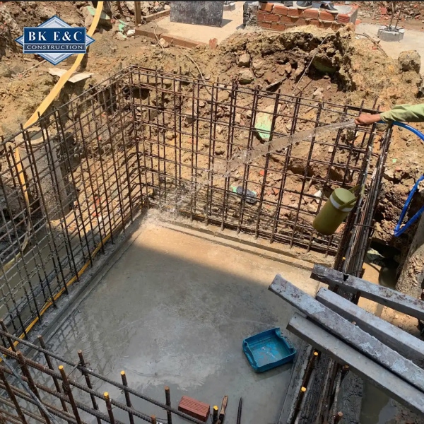 Giám sát thi công nhà ở Hà Nội trong quá trình xịt vệ sinh thép kết hợp bảo dưỡng