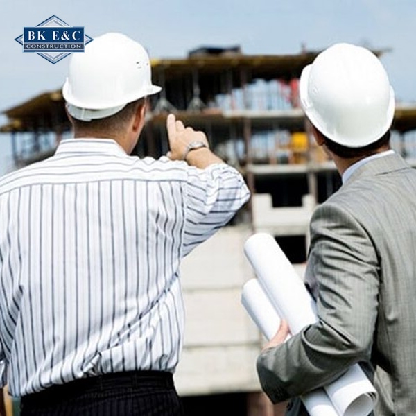 Quy trình giám sát xây dựng yêu cầu đảm bảo an toàn và trang bị bảo hộ đầy đủ