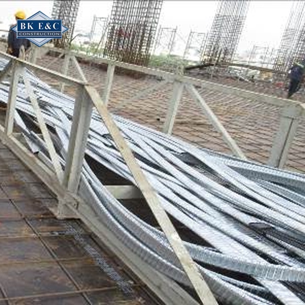 Thi công cáp dự ứng lực gồm hai loại quy trình là đường cáp ngắn và đường dài