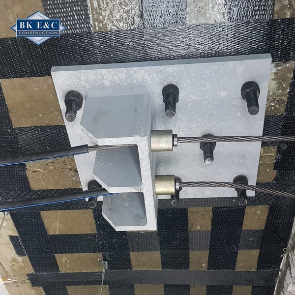 Quá trình gia cường kết cấu bằng sợi CFRP kết hợp với hệ thống căng trước