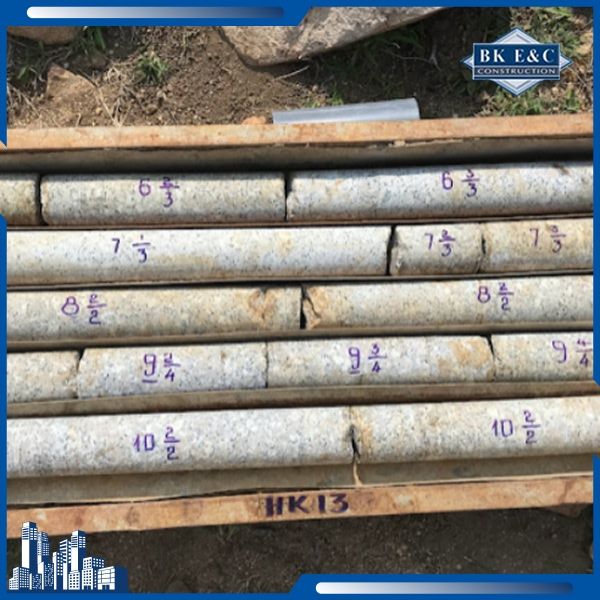 Các lỗ khoan được bố trí hợp lý nhằm phản ánh đúng điều kiện địa chất khu vực