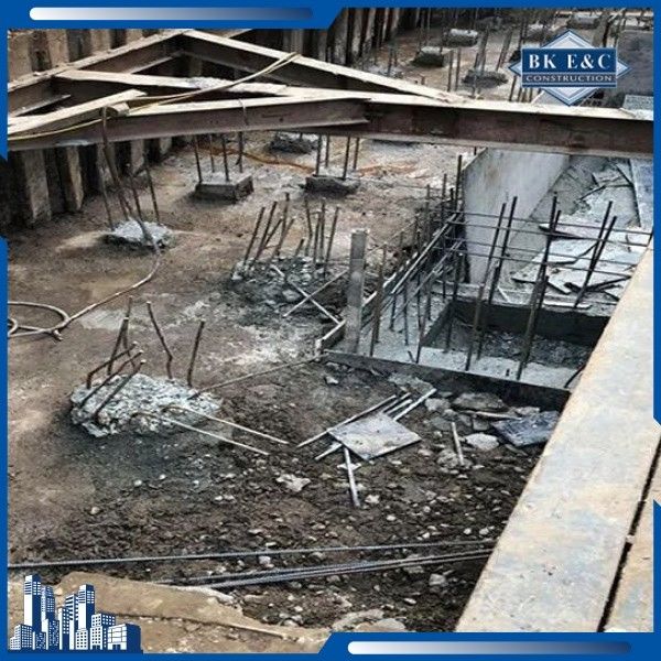 Thiết kế lối xuống hầm hợp lý giúp tối ưu diện tích và tăng tính thẩm mỹ cho biệt thự.