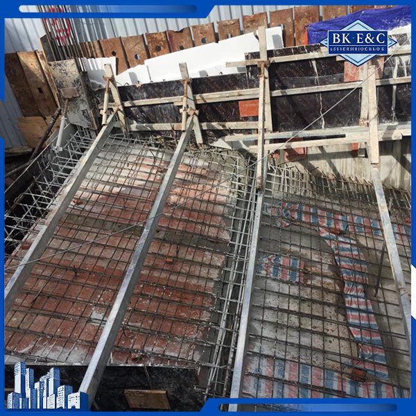 Quá trình thi công cần kiểm soát nghiêm ngặt các hạng mục như chống thấm, thoát nước và gia cố nền móng