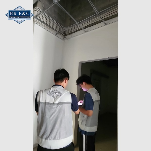 Thi công dán sợi carbon gia cường kết cấu nhanh chóng, tối ưu chi phí