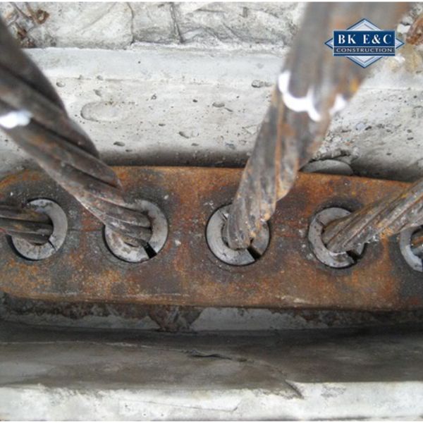 Quy trình xử lý sự cố cáp dự ứng lực, kiểm tra neo và khắc phục sai lệch độ giãn dài khi căng kéo